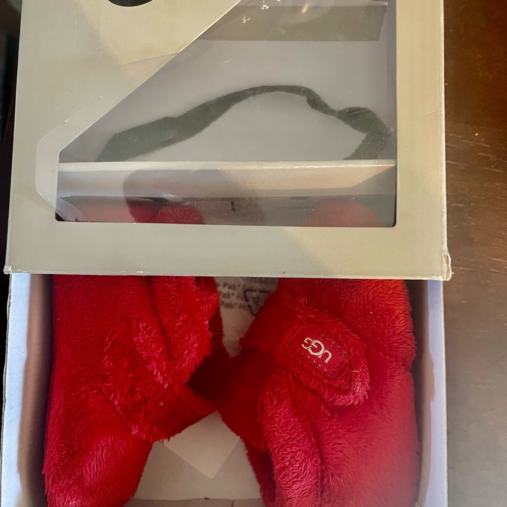 UGG infant red Slippers